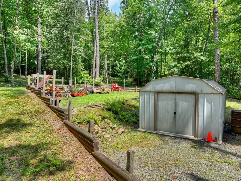 100 Wing Circle Ellijay, GA 30536