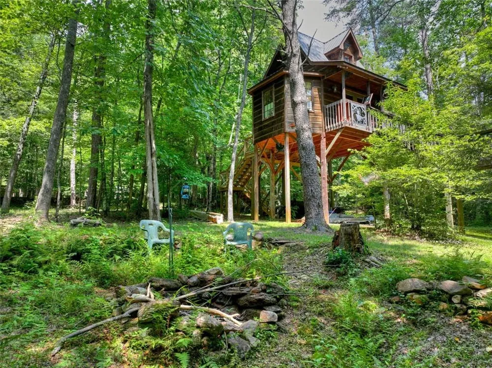100 Wing Circle Ellijay, GA 30536