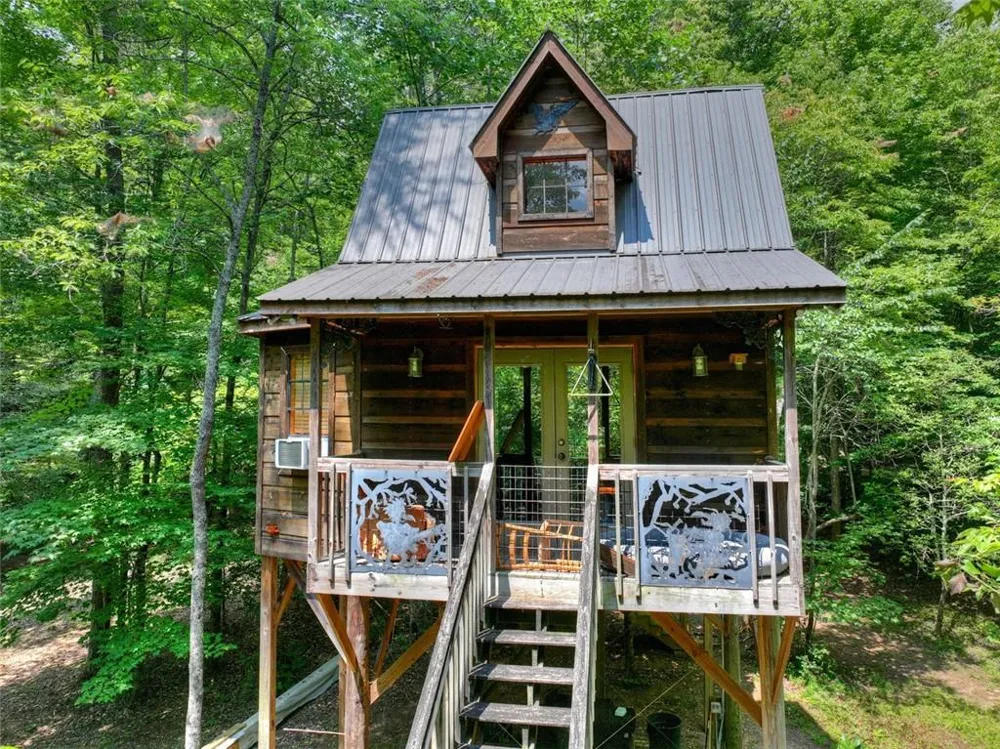 100 Wing Circle Ellijay, GA 30536