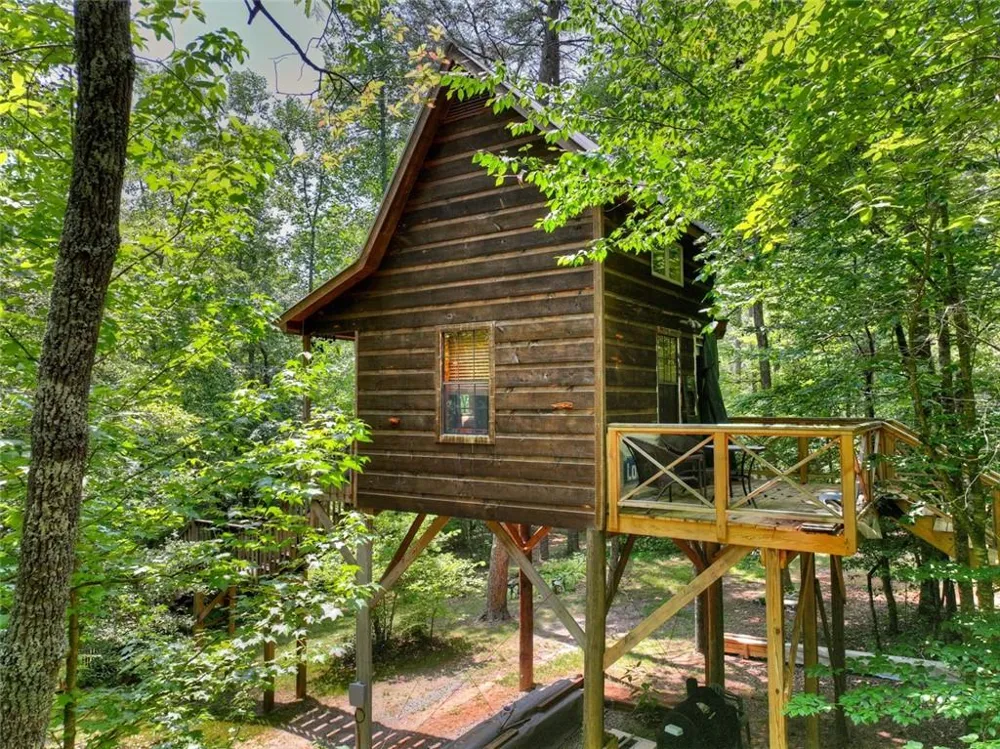 100 Wing Circle Ellijay, GA 30536