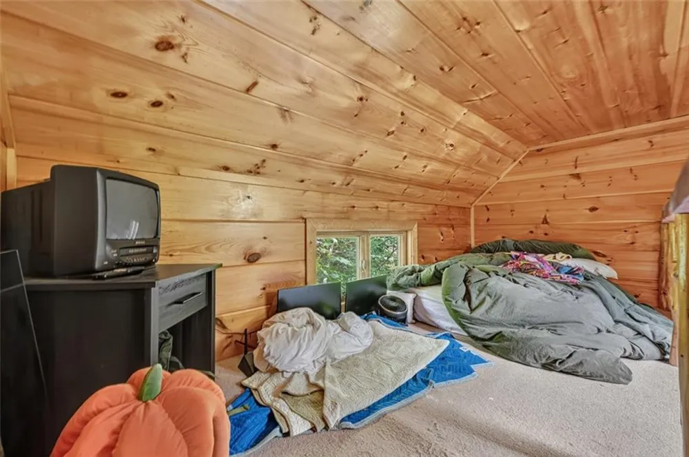100 Wing Circle Ellijay, GA 30536