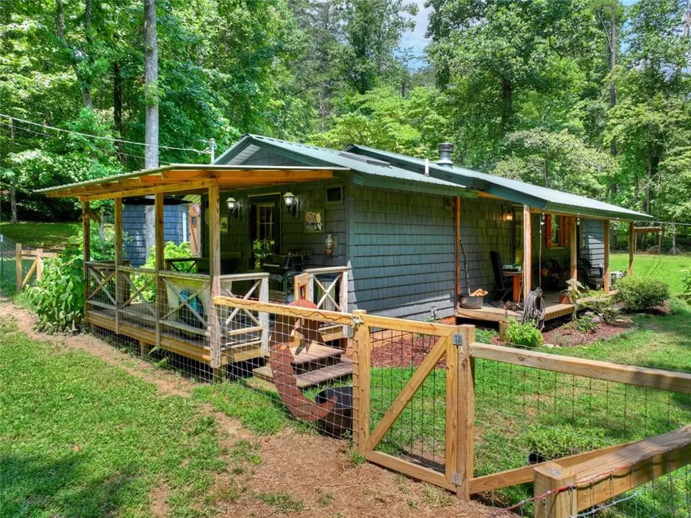 100 Wing Circle Ellijay, GA 30536