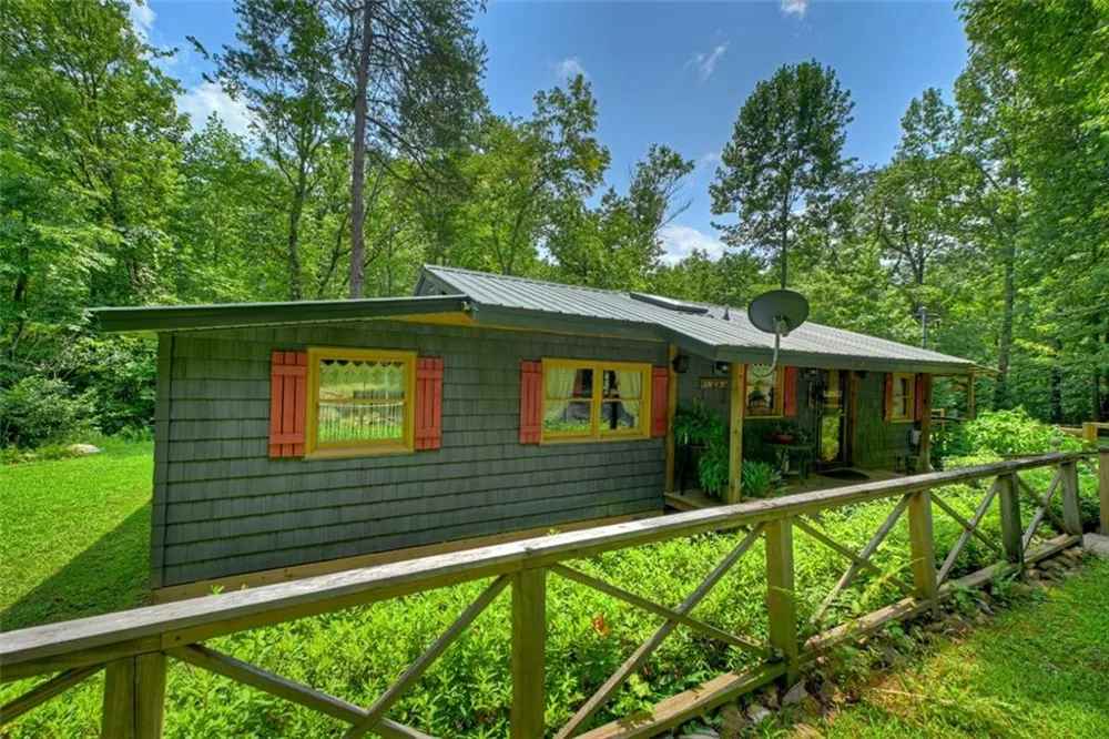 100 Wing Circle Ellijay, GA 30536
