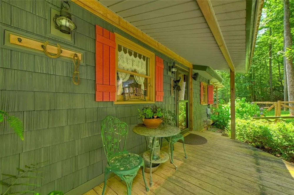 100 Wing Circle Ellijay, GA 30536