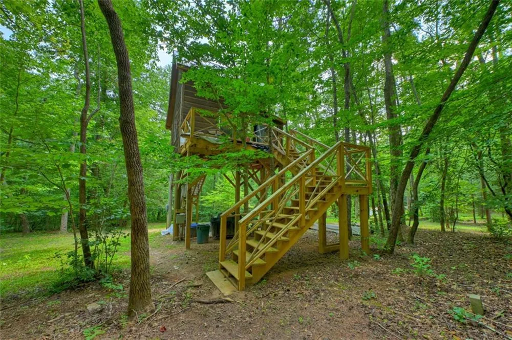 100 Wing Circle Ellijay, GA 30536