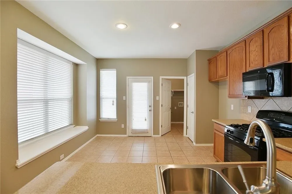 9109 Nathaniel Drive Providence Village, TX 76227