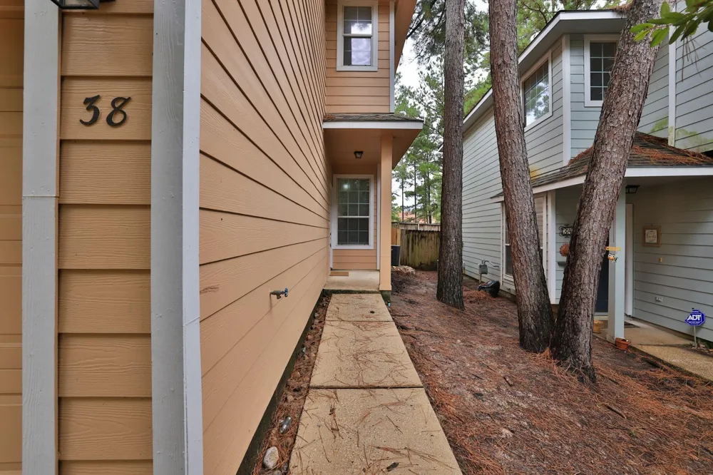 38 Blue Creek Place The Woodlands, TX 77382