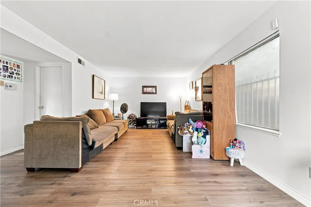 379 E Randall Rialto, CA 92376