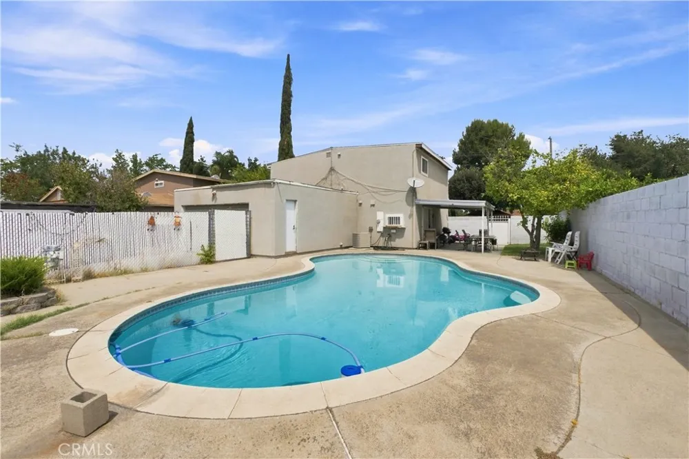 379 E Randall Rialto, CA 92376