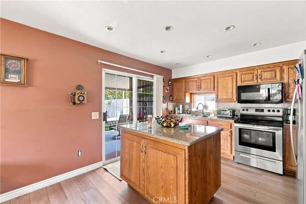 379 E Randall Rialto, CA 92376