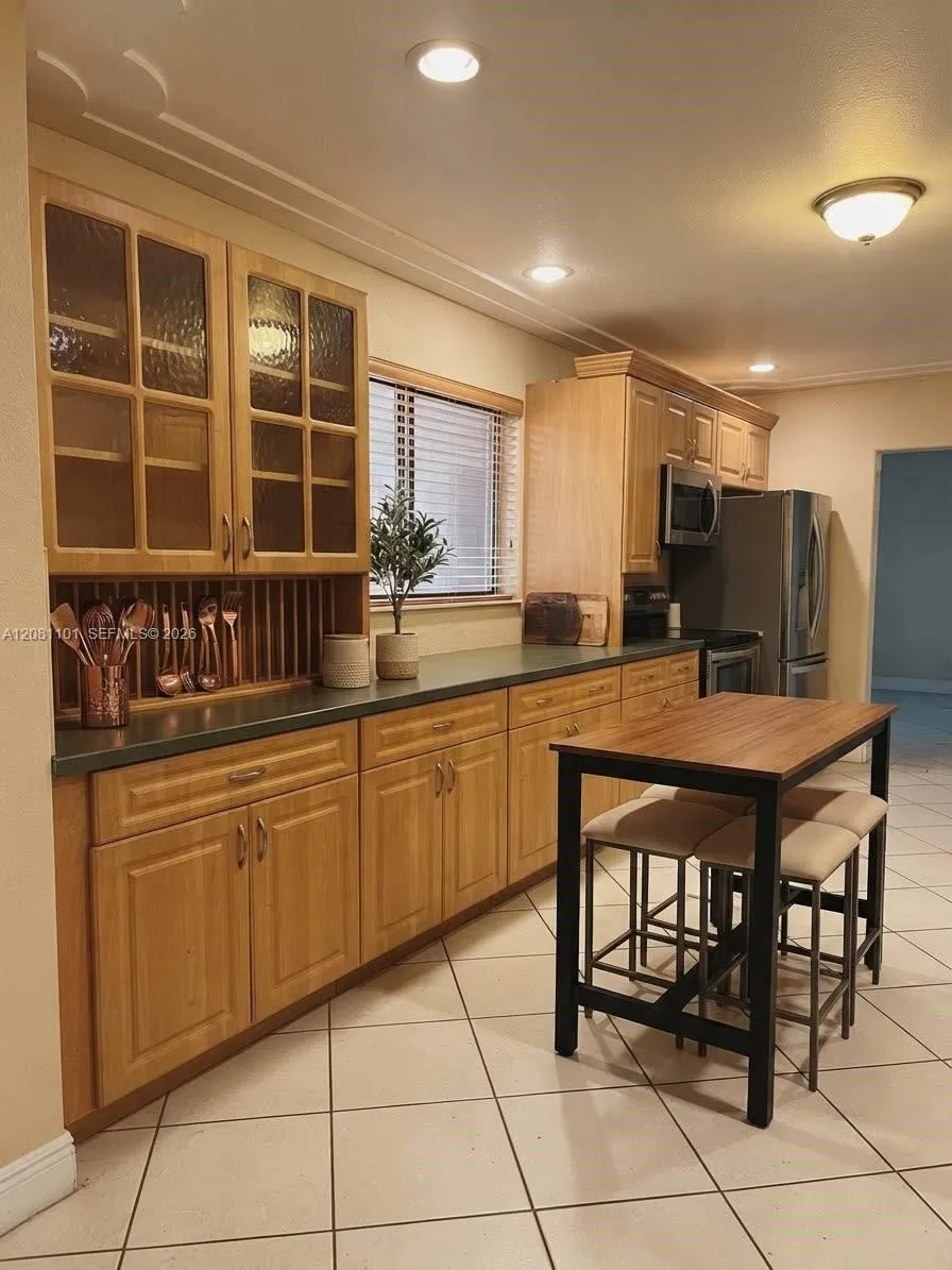 62 W 44th St #0 Hialeah, FL 33012