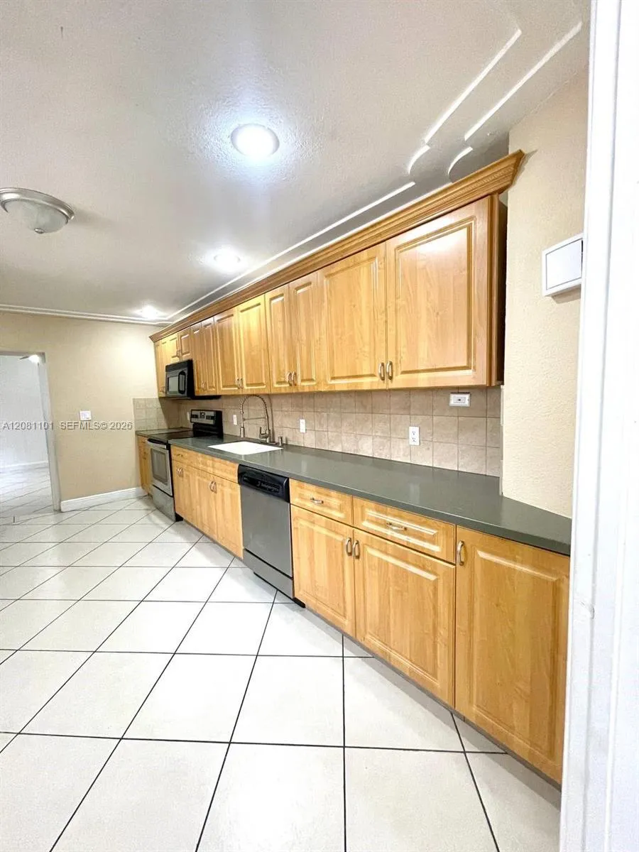 62 W 44th St #0 Hialeah, FL 33012
