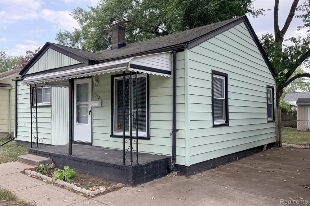 712 E Lincoln Avenue Madison Heights City, MI 48071