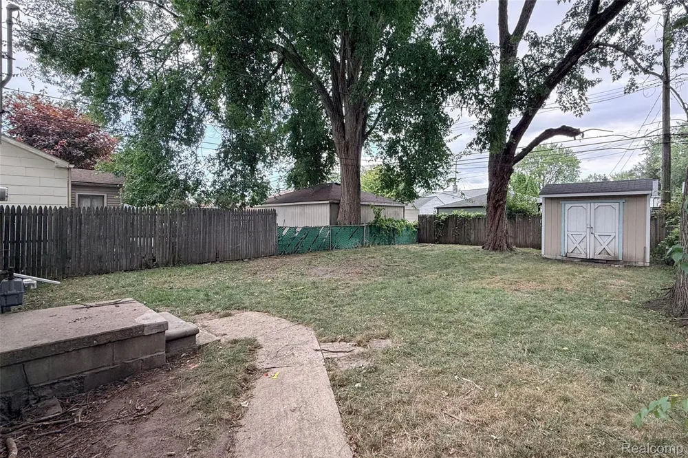 712 E Lincoln Avenue Madison Heights City, MI 48071
