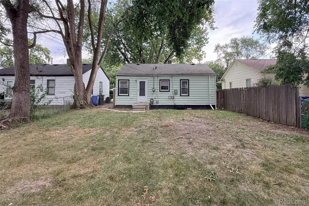 712 E Lincoln Avenue Madison Heights City, MI 48071