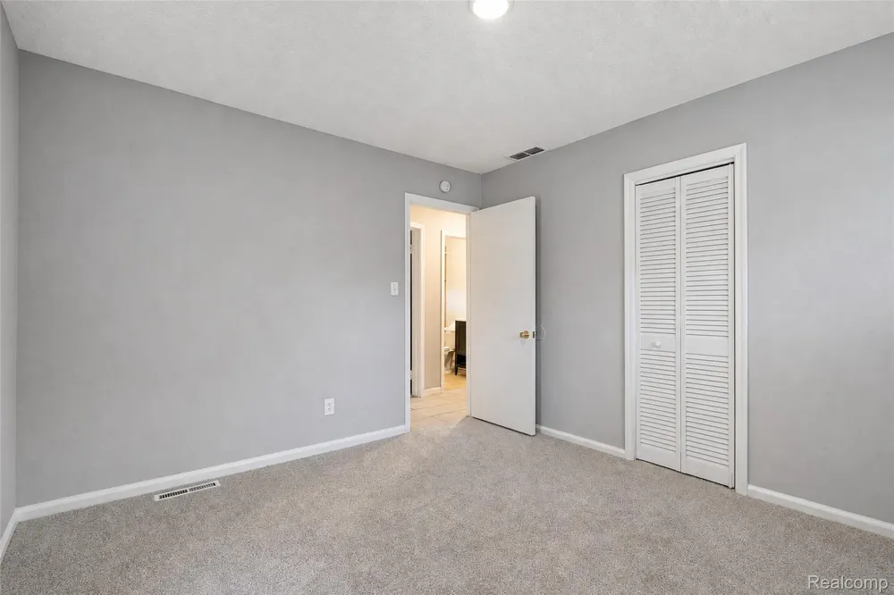 712 E Lincoln Avenue Madison Heights City, MI 48071