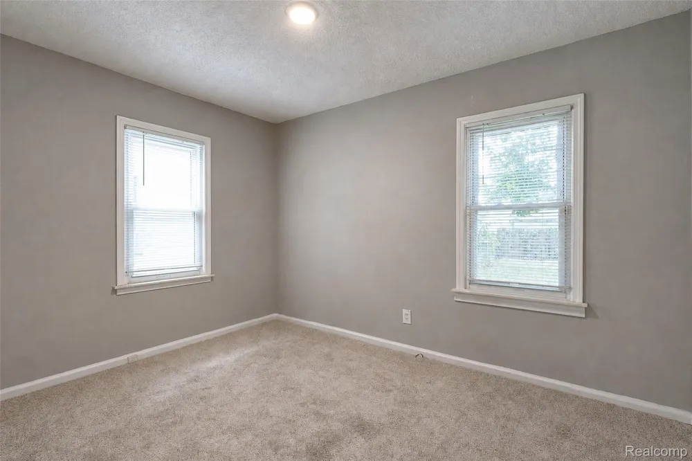 712 E Lincoln Avenue Madison Heights City, MI 48071