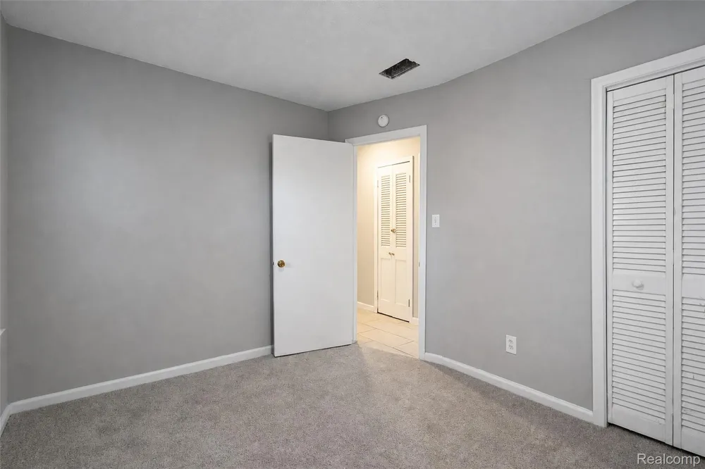 712 E Lincoln Avenue Madison Heights City, MI 48071