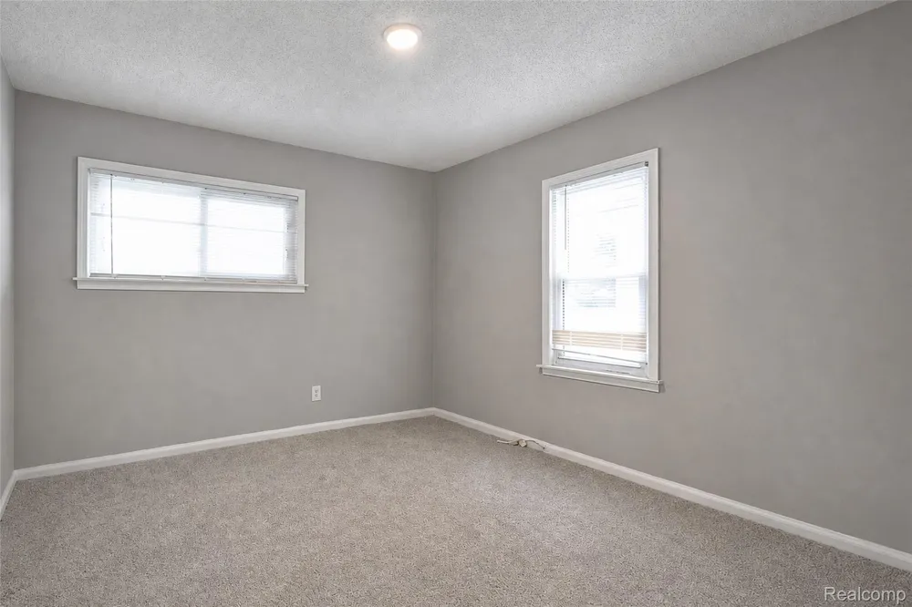 712 E Lincoln Avenue Madison Heights City, MI 48071