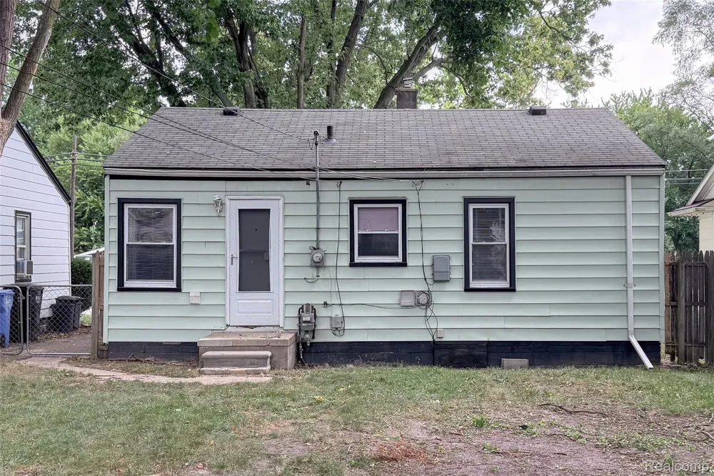 712 E Lincoln Avenue Madison Heights City, MI 48071