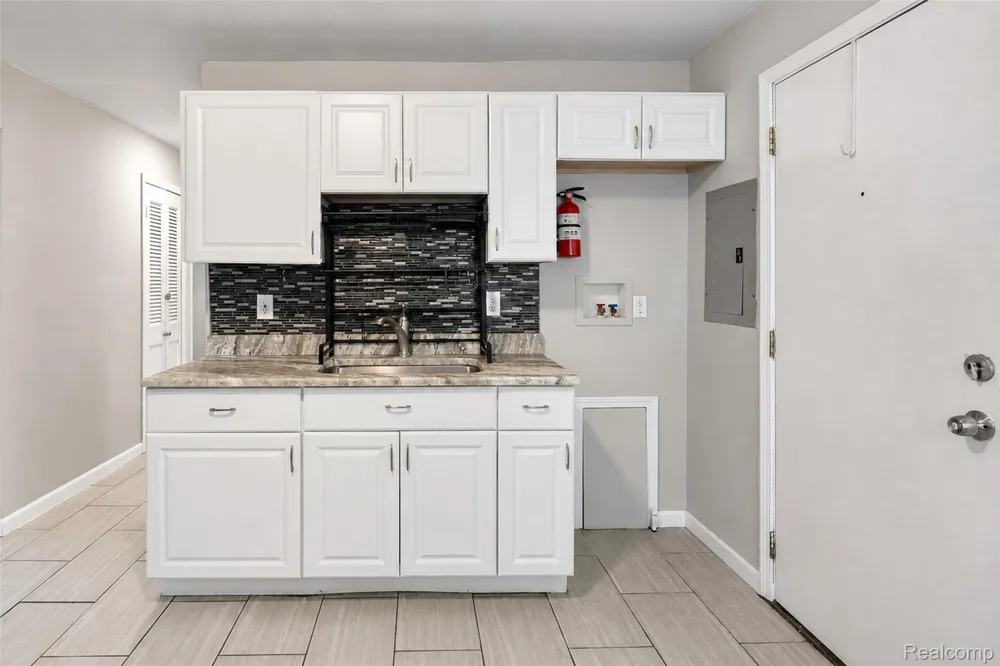 712 E Lincoln Avenue Madison Heights City, MI 48071
