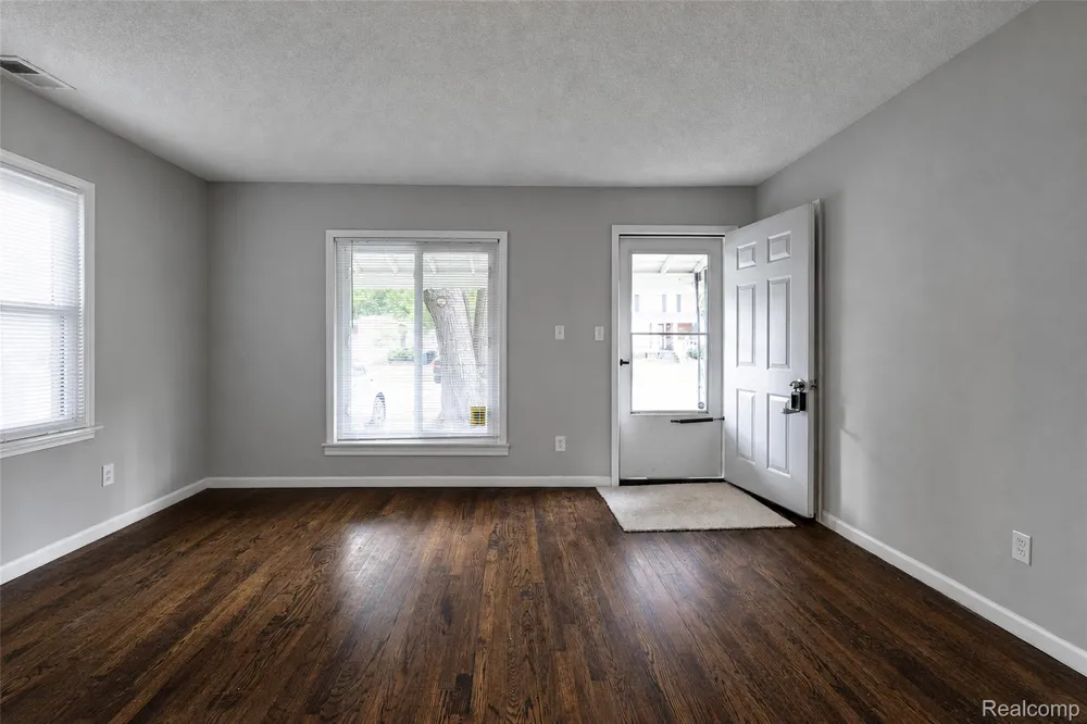 712 E Lincoln Avenue Madison Heights City, MI 48071
