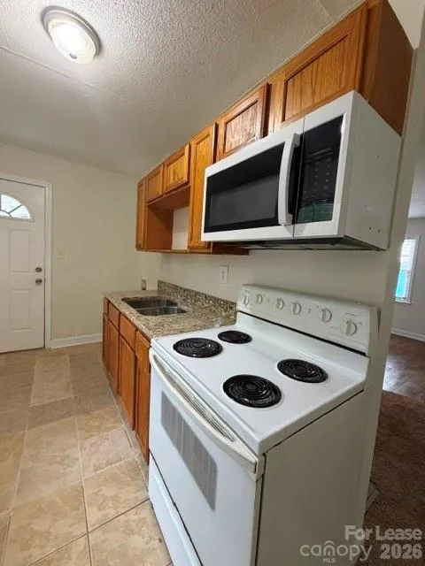323 lakewood Avenue #2 Charlotte, NC 28208