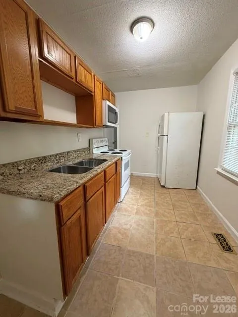 323 lakewood Avenue #2 Charlotte, NC 28208