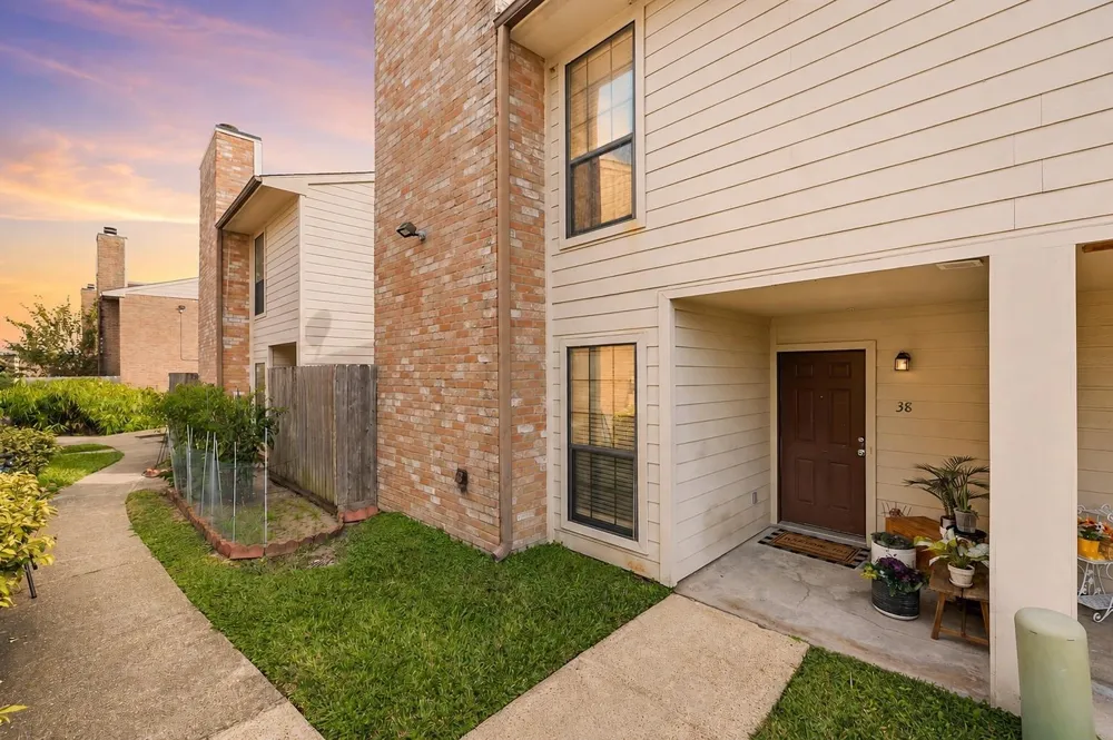 10912 Gulf Freeway #38 Houston, TX 77034