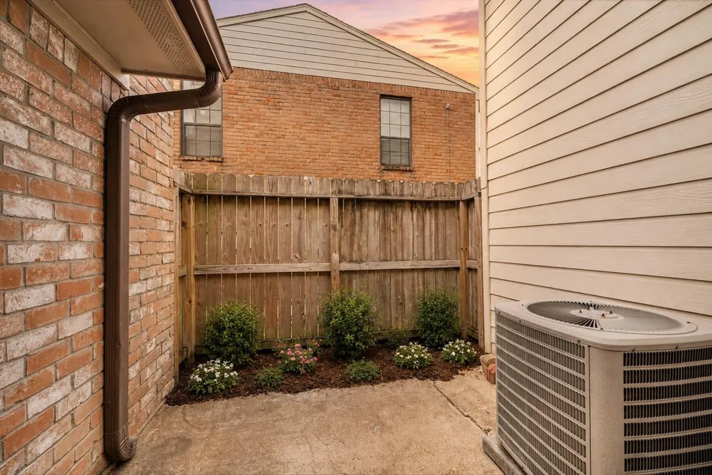 10912 Gulf Freeway #38 Houston, TX 77034
