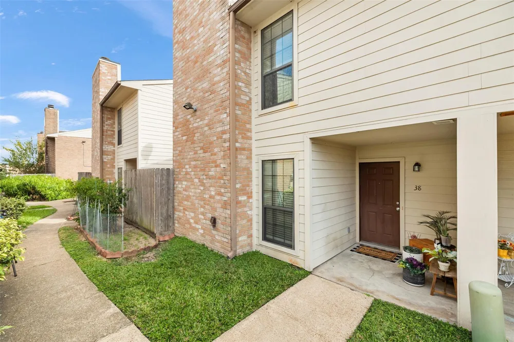 10912 Gulf Freeway #38 Houston, TX 77034