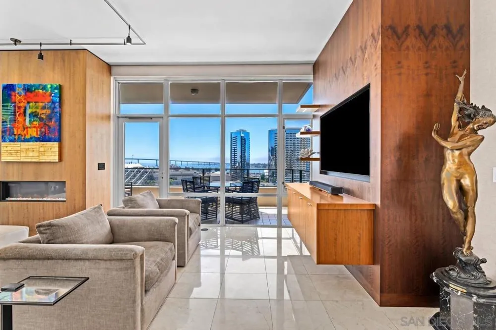 550 Front St #1101 San Diego, CA 92101