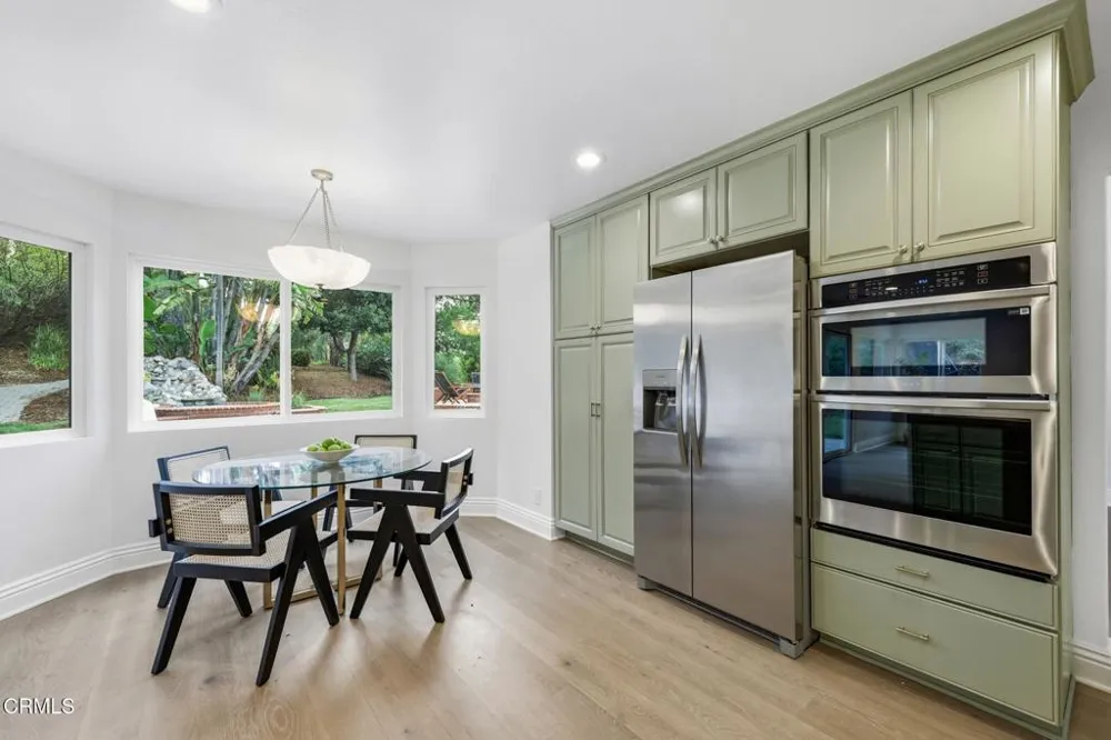 947 Golden Crest Avenue Thousand Oaks, CA 91320