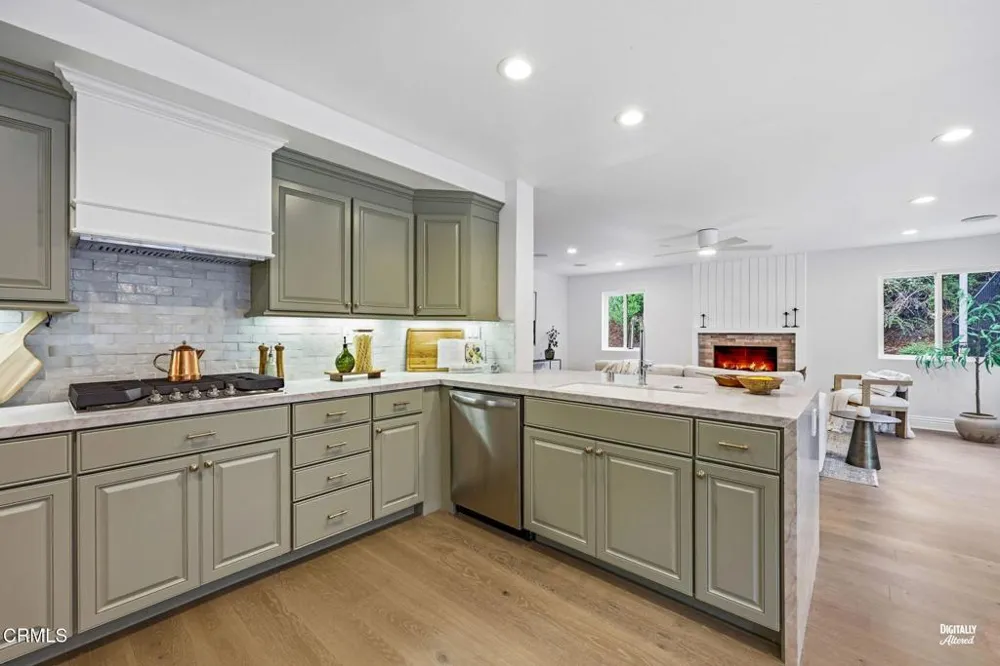 947 Golden Crest Avenue Thousand Oaks, CA 91320
