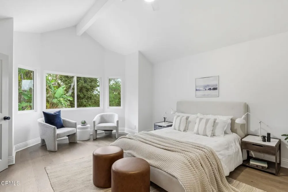 947 Golden Crest Avenue Thousand Oaks, CA 91320