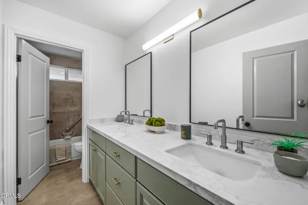 947 Golden Crest Avenue Thousand Oaks, CA 91320