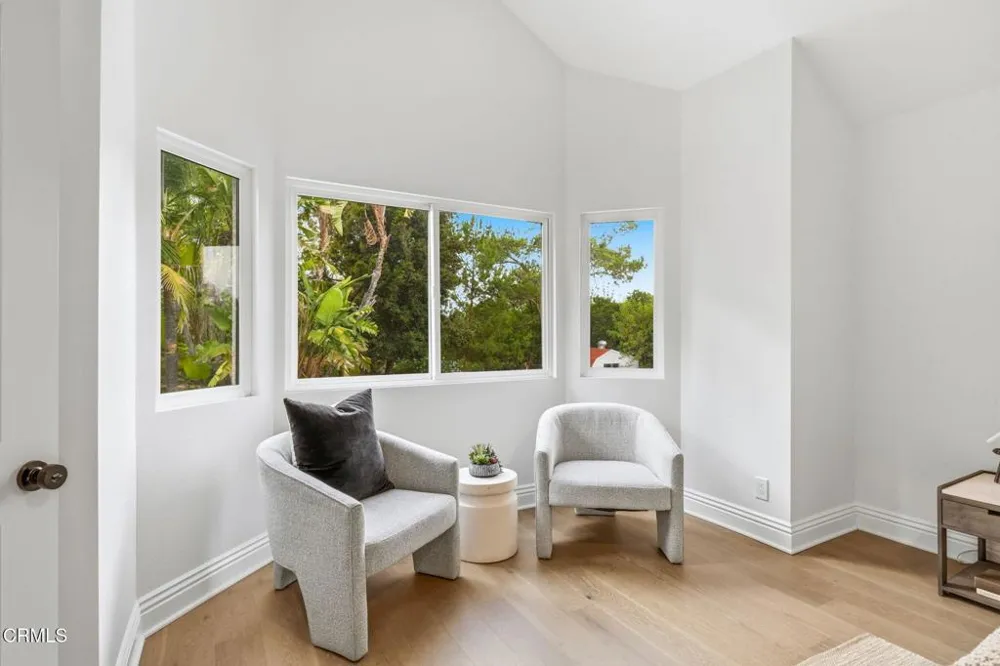 947 Golden Crest Avenue Thousand Oaks, CA 91320
