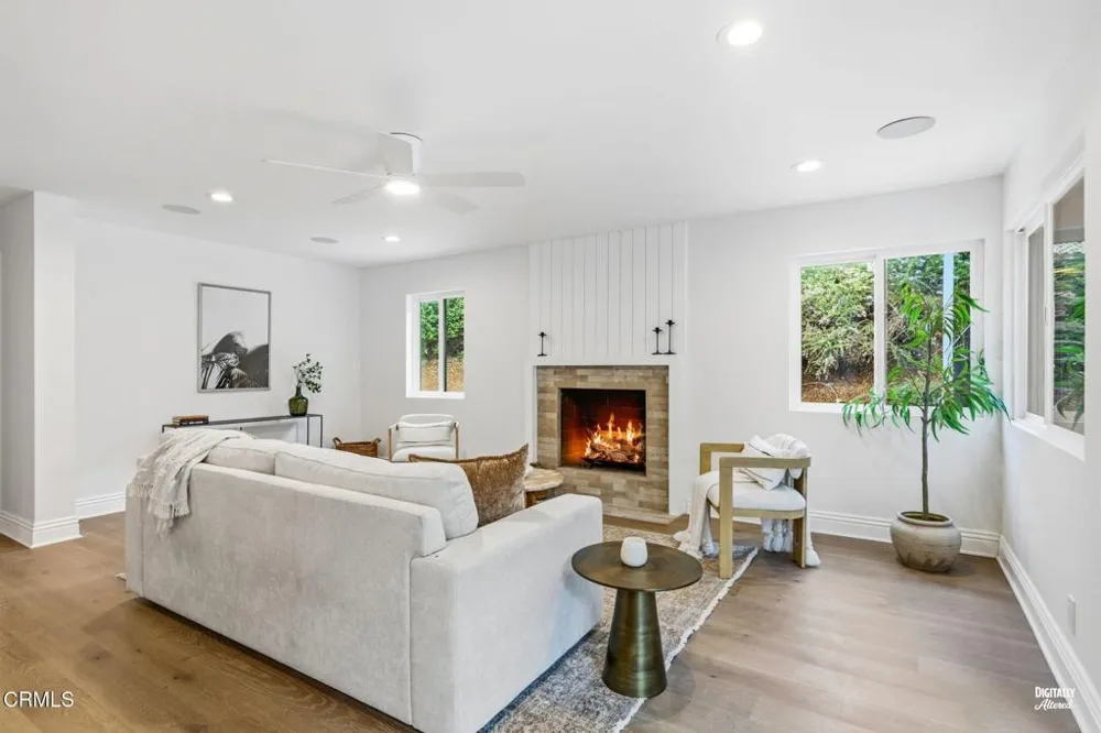 947 Golden Crest Avenue Thousand Oaks, CA 91320