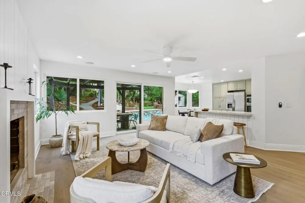947 Golden Crest Avenue Thousand Oaks, CA 91320