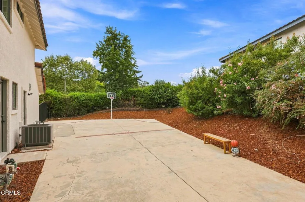 947 Golden Crest Avenue Thousand Oaks, CA 91320