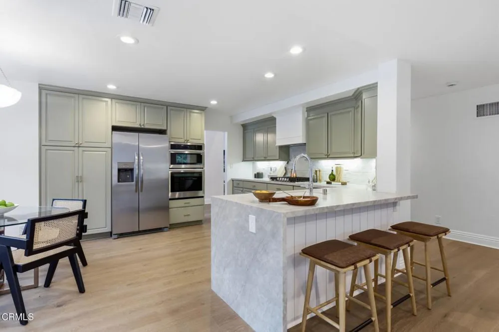 947 Golden Crest Avenue Thousand Oaks, CA 91320