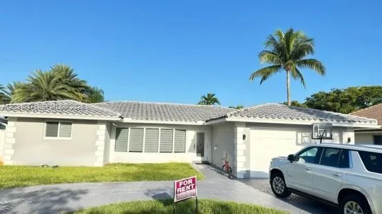 3750 54th Ave Hollywood, FL 33021