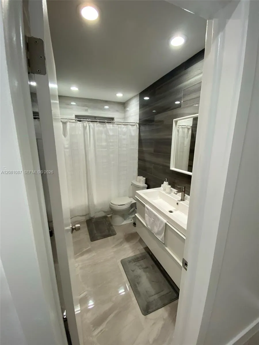 3750 54th Ave Hollywood, FL 33021