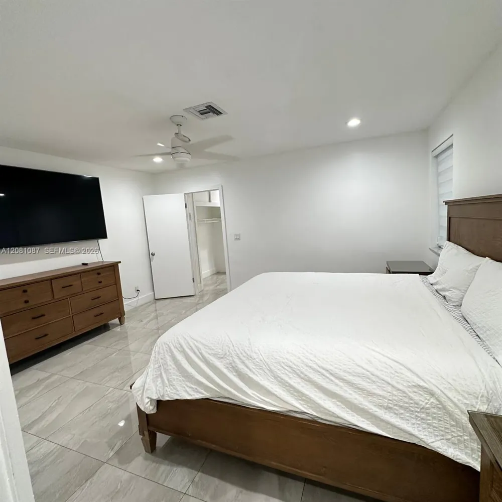 3750 54th Ave Hollywood, FL 33021