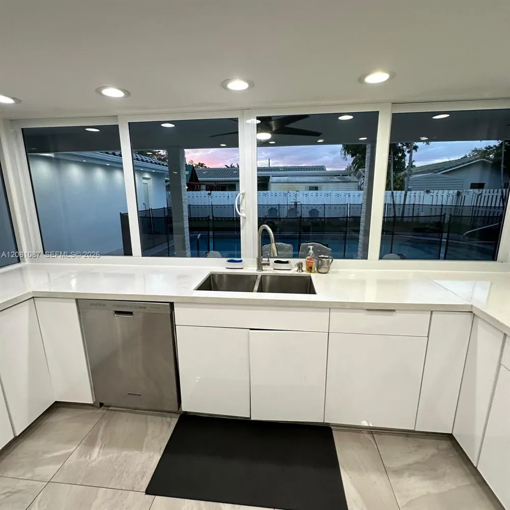 3750 54th Ave Hollywood, FL 33021