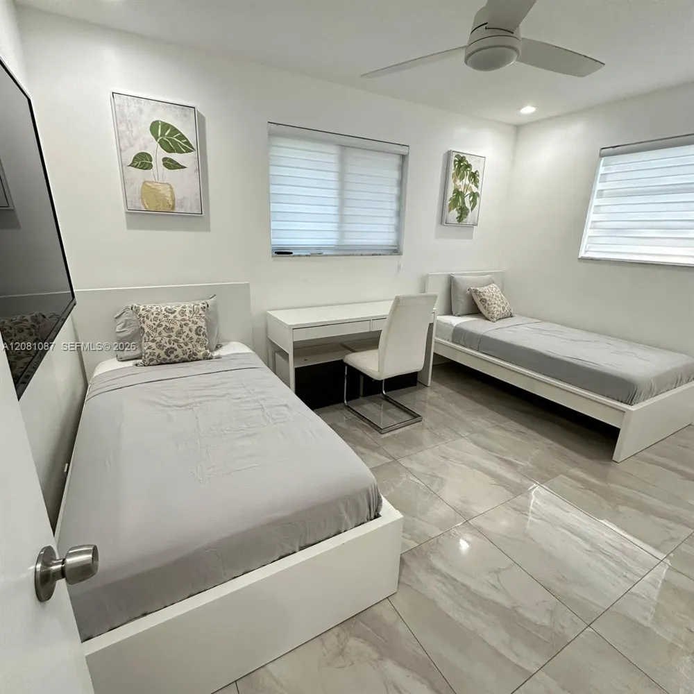 3750 54th Ave Hollywood, FL 33021