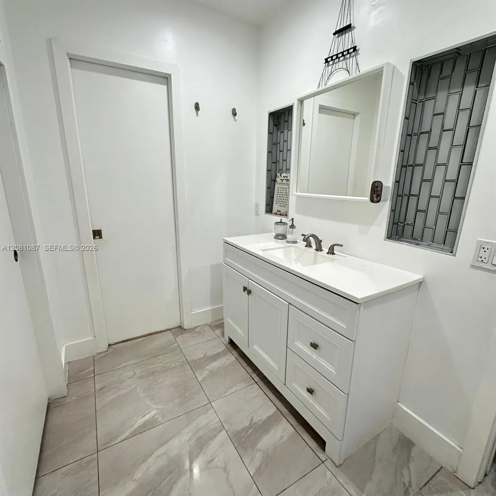 3750 54th Ave Hollywood, FL 33021