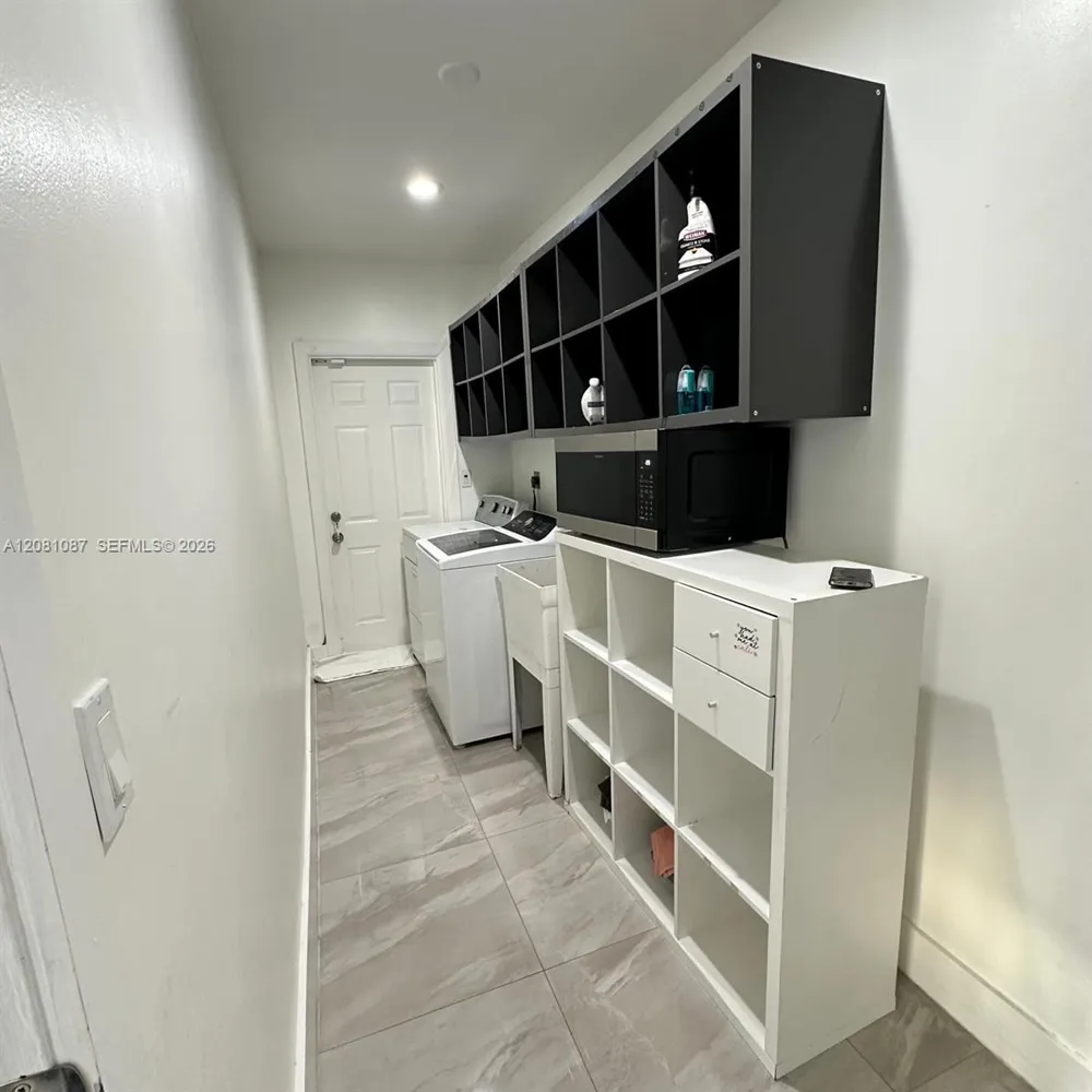 3750 54th Ave Hollywood, FL 33021