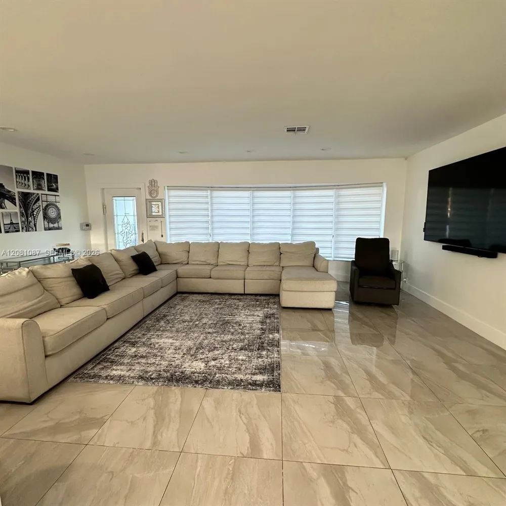 3750 54th Ave Hollywood, FL 33021