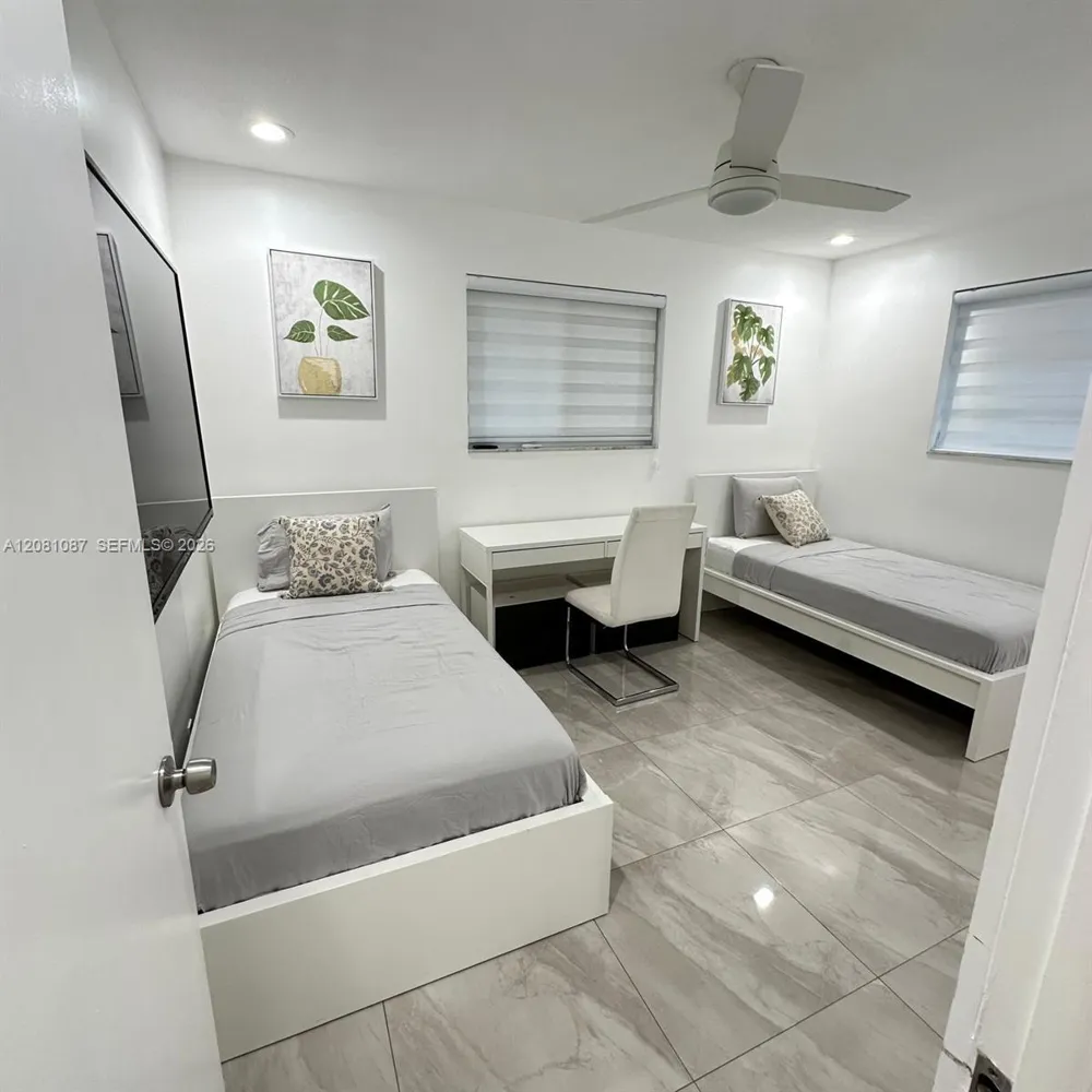 3750 54th Ave Hollywood, FL 33021